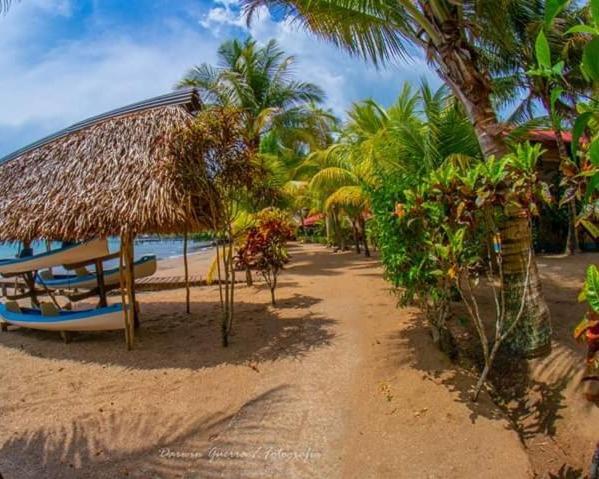 Denny'S Beach Resort Hotel Марискос Экстерьер фото
