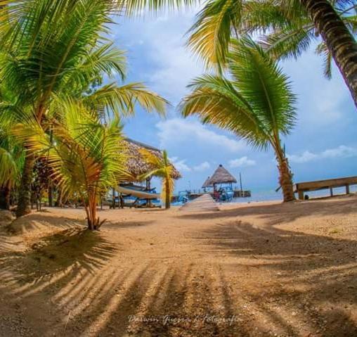 Denny'S Beach Resort Hotel Марискос Экстерьер фото